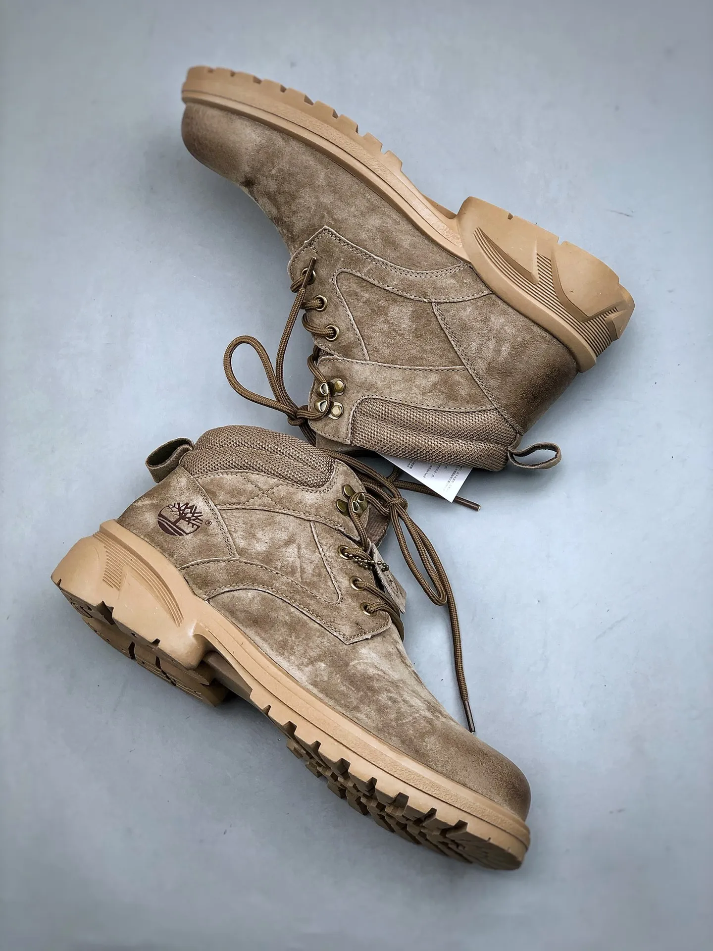 Local self-pickup💰560 supports store release. New goods🚀#Timberland Timberland/Timberland outdoor mid-cut casual rhubarb boots series. Guangdong factory quality. Original box and original packaging. The fabric is made of Italian 🇮🇹 top-grade frosted fine-grained cowhide. It is paired with anti-odor and anti-corrosion genuine leather latex insoles to give you a perfect wearing experience. High-quality and durable. A must-have for sportsmen. Specially designed to treat those who are not handsome. High-quality and first-class foot feel. Size: 38 39 40 41 42 43 44 (leather shoe size)